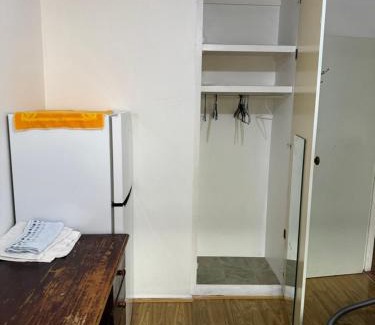 Springvale South House | Springvale couple room with shared bathroom
