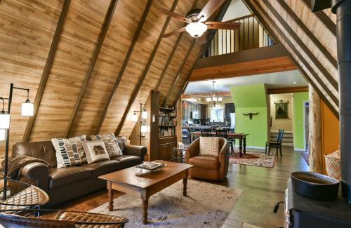 Breckenridge House | Spruce Creek Lodge: Pet Friendly Mountain Retreat