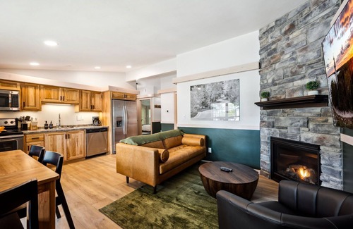 Fish Creek House | Spruce Suite | Downtown Fish Creek~Dog-friendly