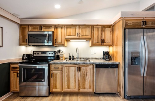 Fish Creek House | Spruce Suite | Downtown Fish Creek~Dog-friendly