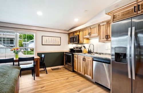 Fish Creek House | Spruce Suite | Downtown Fish Creek~Dog-friendly