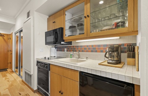 Olympic Valley Apartment | Squaw Valley Lodge, : Updated studio. Hot Tubs, Sauna. Summer Pool & Tennis.
