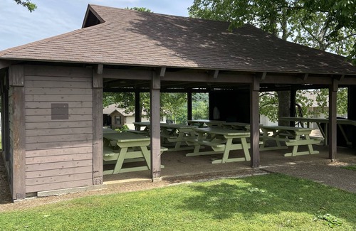 Eureka Springs House | Squirrel Hollow: Newly renovated lake house Holiday Island