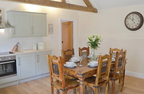 North Walsham Cottage | Squirrels Drey - UKC660