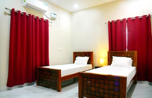 Mothilal Nagar Apartment | Sri Apt Homestay A2 Family-Friendly 2BHK with Kitchen