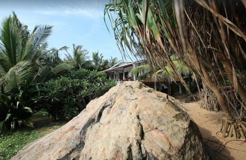 Dodanduwa Villa | Sri Lanka 4br Beach House