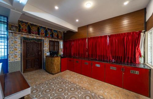 Valparai Hotel | Sri Nandha Luxury Comforts