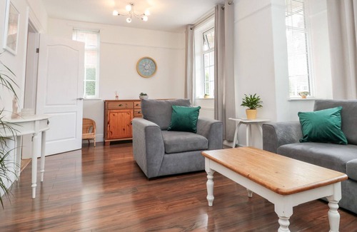 Hornsea House | ST. BOTOLPHS, family friendly, character holiday cottage in Hornsea