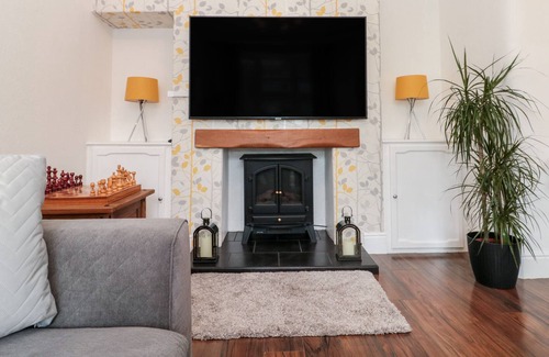 Hornsea House | ST. BOTOLPHS, family friendly, character holiday cottage in Hornsea