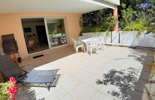 Le Lavandou Apartment | ST CLAIR APARTMENT T4 CLIMATISE and CLASS 3 * + GARAGE