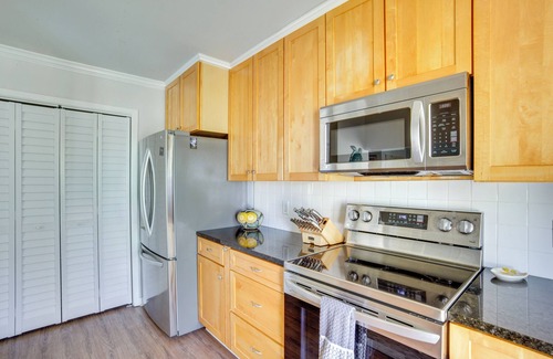 Oceanmarsh Subdivision Cottage | St Helena Island Retreat w/Deck: Walk to Beach