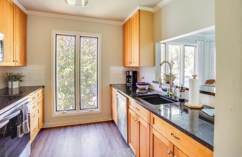 Oceanmarsh Subdivision Cottage | St Helena Island Retreat w/Deck: Walk to Beach