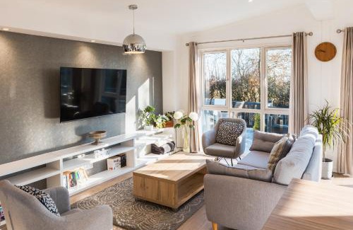 Ryde House | St Helens - Lodge - sleeps 4 - Pets Allowed - Pool