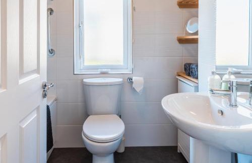 Ryde House | St Helens - Lodge - sleeps 4 - Pets Allowed - Pool