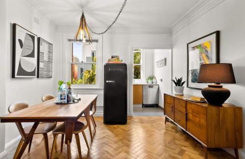 Kings Cross Apartment | St James, Art Deco Dream - 2 Bedrooms W Aircon