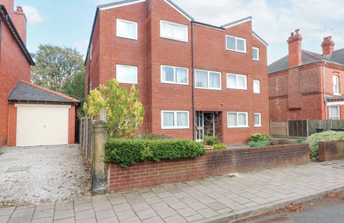 Hoole Cottage | St. James Court