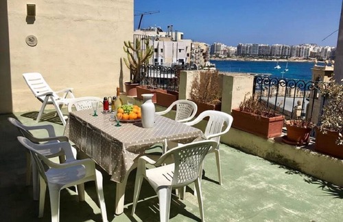 Swieqi House | St Julians Mansionette with terrace and astonishing seaviews