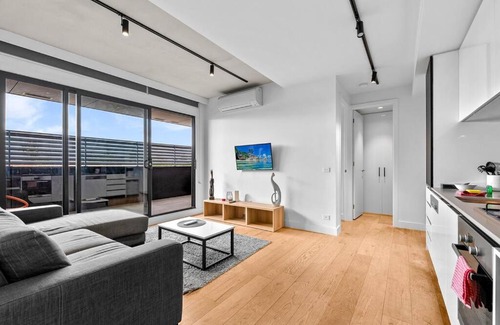 St. Kilda East Apartment | St Kilda East Top Location; New 1bd Apartment