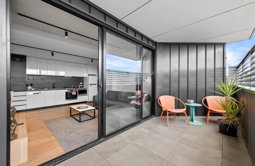 St. Kilda East Apartment | St Kilda East Top Location; New 1bd Apartment