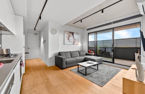 St. Kilda East Apartment | St Kilda East Top Location; New 1bd Apartment