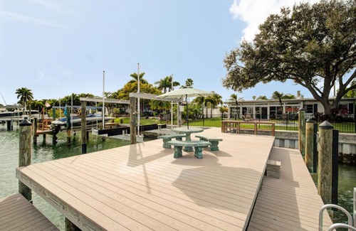 Vina Del Mar Island House | St Pete Beach Vina Del Mar Waterfront Dock Boat Slip 3-2