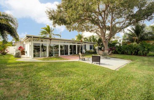Vina Del Mar Island House | St Pete Beach Vina Del Mar Waterfront Dock Boat Slip 3-2
