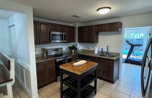 St. Petersburg - Clearwater House | St. Petersburg Charming Family Home w/Private Pool, Gym, Smart TV, King Bed