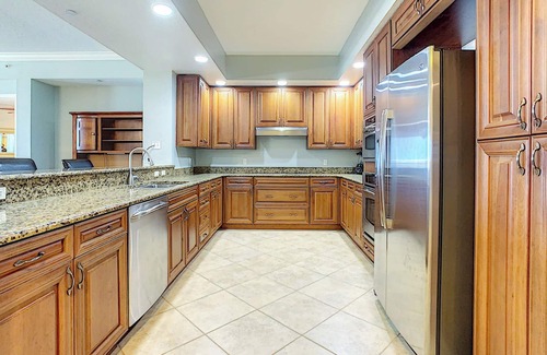 Brown Condo | ST602-Tastefully decorated and spacious, ocean view 2 bedroom 2.5 bath condo