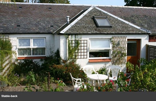 Ayr House | Stable cottage by the Sea and town of Ayr