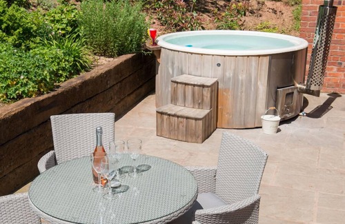 Upper Sapey Cottage | Stable Cottage, HANLEY WILLIAM