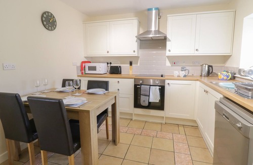 Tywyn Cottage | STABLE COTTAGE LLANDUDNO, pet friendly, with a garden in Llandudno