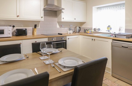 Tywyn Cottage | STABLE COTTAGE LLANDUDNO, pet friendly, with a garden in Llandudno