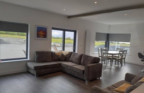 Killarney House | Stable Hill House,n5km from Killarney TownnPrivate & Peaceful Locationn