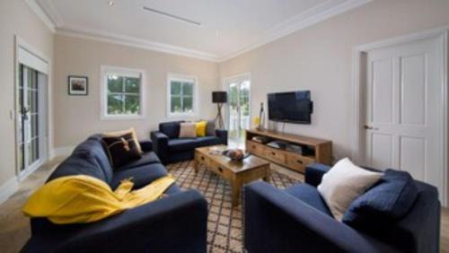 Wentworth Falls House | Stableford House on the Golf Course