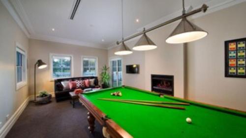 Wentworth Falls House | Stableford House on the Golf Course