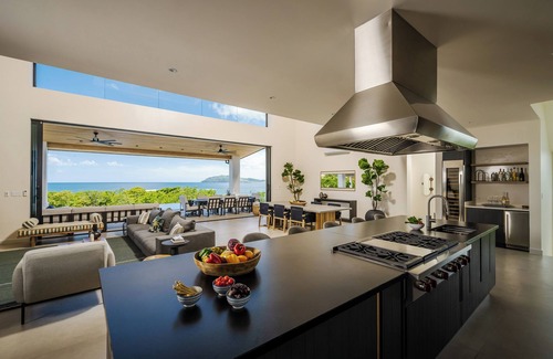 Playa Langosta Villa | Staffed Luxury Oceanview Villa w/golfcart, jacuzzi, infinity pool &breakfast