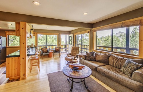 Tahoe Village Ski Chalet | Stagecoach Lift at Heavenly! - 8 max occupancy