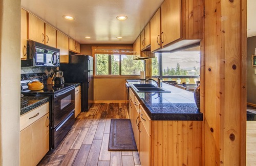 Tahoe Village Ski Chalet | Stagecoach Lift at Heavenly! - 8 max occupancy