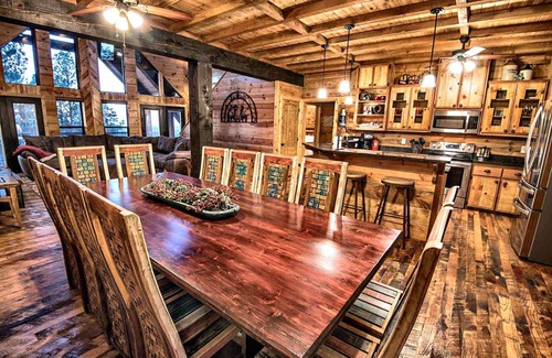Broken Bow Cabin | STAIRWAY TO HEAVEN- Private Mountain Retreat- Overlooks Nat'l Forest & Sleeps 18