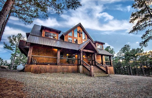 Broken Bow Cabin | STAIRWAY TO HEAVEN- Private Mountain Retreat- Overlooks Nat'l Forest & Sleeps 18