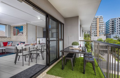 Kings Beach Apartment | Staiway to heaven - Central to everything