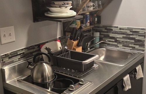 Mount Adams Apartment | Stand Alone Studio, Free Off Street Parking, Walkable 2 Downtown, Beautiful Area