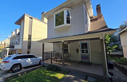 Mount Adams Apartment | Stand Alone Studio, Free Off Street Parking, Walkable 2 Downtown, Beautiful Area