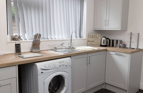 Radcliffe House | Stand up & Shout - Lovely 2 bed property.