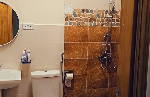 Kampala House | Standalone, Spacious family and work friendly house with free wi-fi and parking