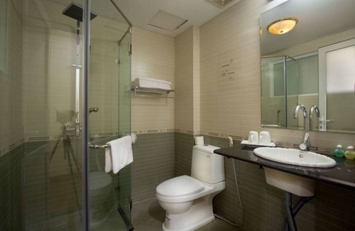 Hoan Kiem Hotel | Standard Double room in the heart of the old quarter