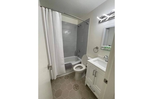 East Kootenay House | Standard Queen Suite in Beautiful Radium