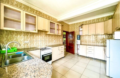 Kigali House | Standard Queen Bedroom - Akagera @ MyPlace