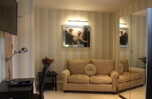 Yeovil Apartment | Standard Studio Ensuite with Shower at The Keep