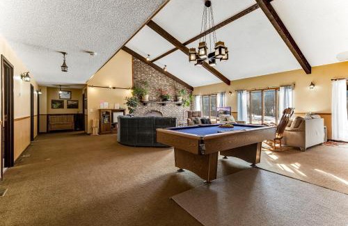 Fountain City Apartment | Star Hawk Springs Chateaux - Large 6 Bdrm Retreat